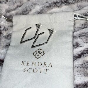 Kendra Scott Rylan Small Hoop Earrings, Rhodium-Plated.